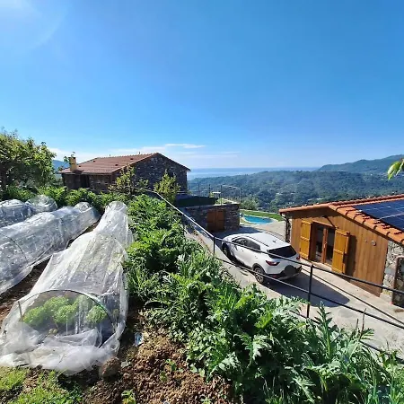 Cozy Pool-side House With Sea View