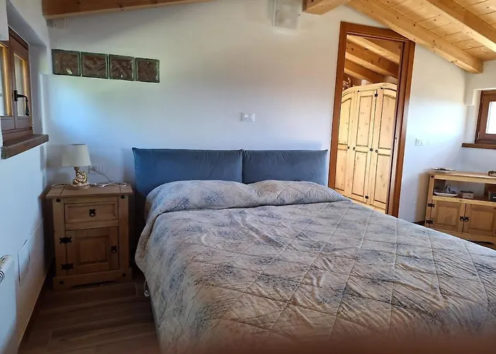 Vakantiehuis Cozy Pool-side House With Sea View