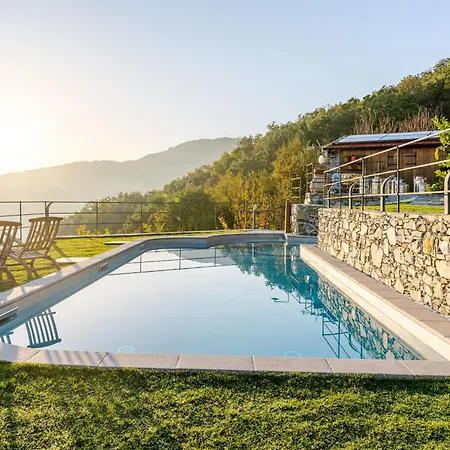 Cozy Pool-side House With Sea View 펜션