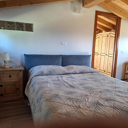 Будинок відпочинку Cozy Pool-side House With Sea View