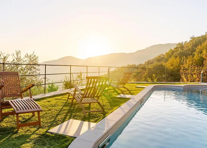 Cozy Pool-side House With Sea View *