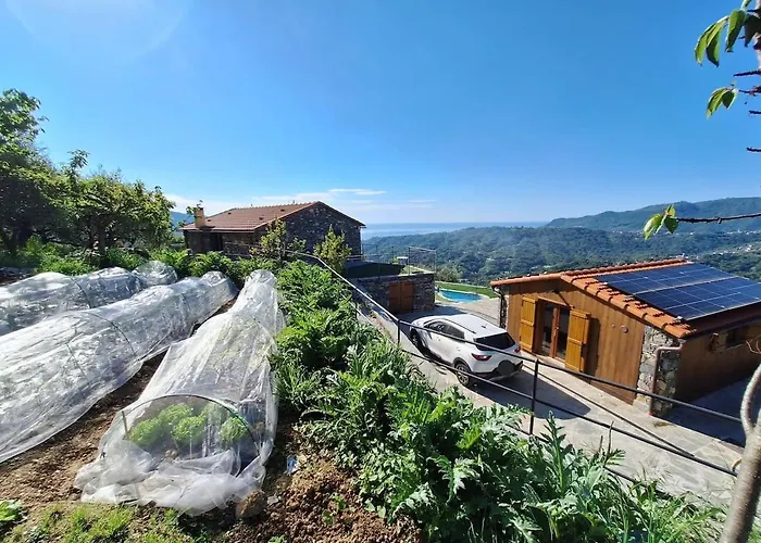 Cozy Pool-side House With Sea View