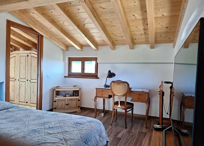 Cozy Pool-side House With Sea View Holiday home